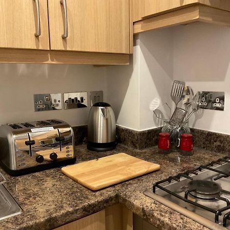 Апартаменти Modern 2 Bed Apt In Egham High Street, With Private Parking And Wifi Екстер'єр фото