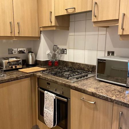 Апартаменти Modern 2 Bed Apt In Egham High Street, With Private Parking And Wifi Екстер'єр фото