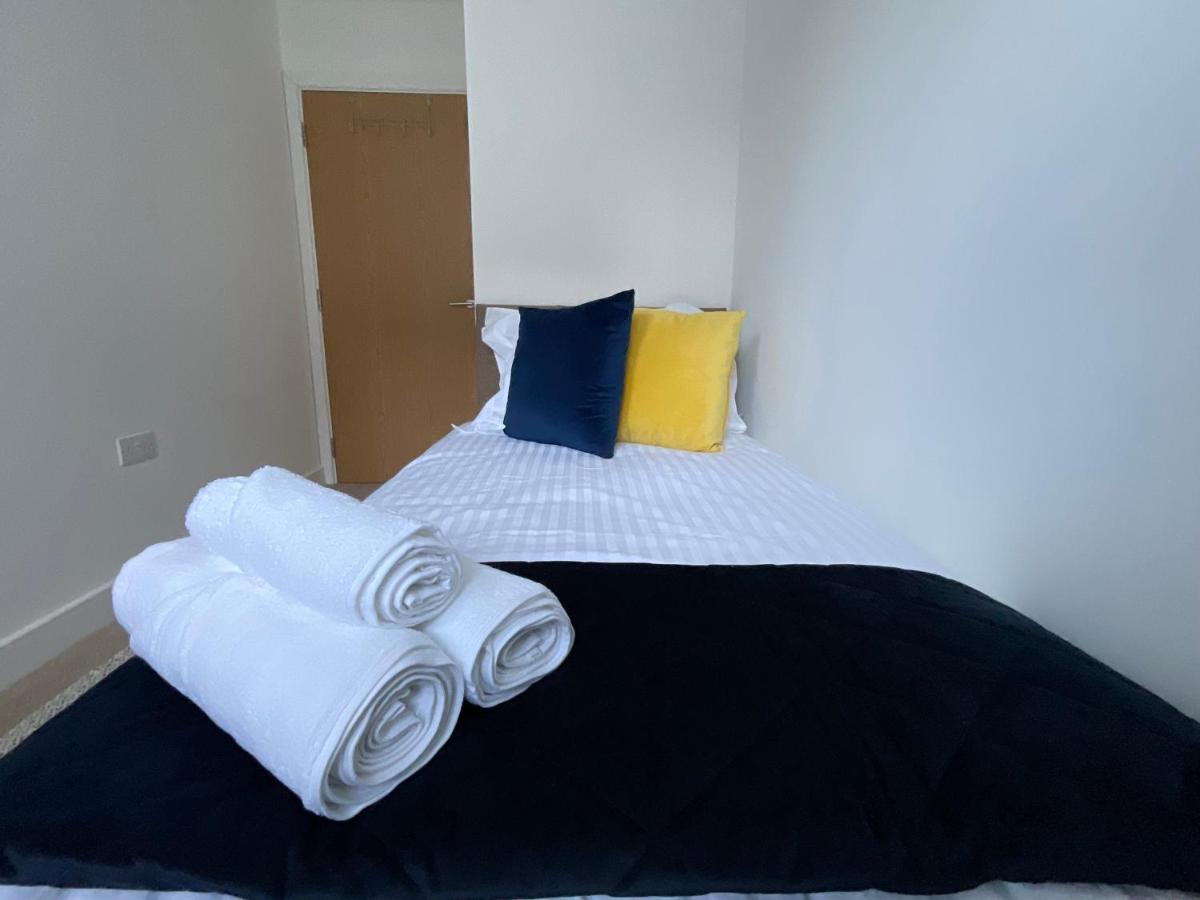 Апартаменти Modern 2 Bed Apt In Egham High Street, With Private Parking And Wifi Екстер'єр фото