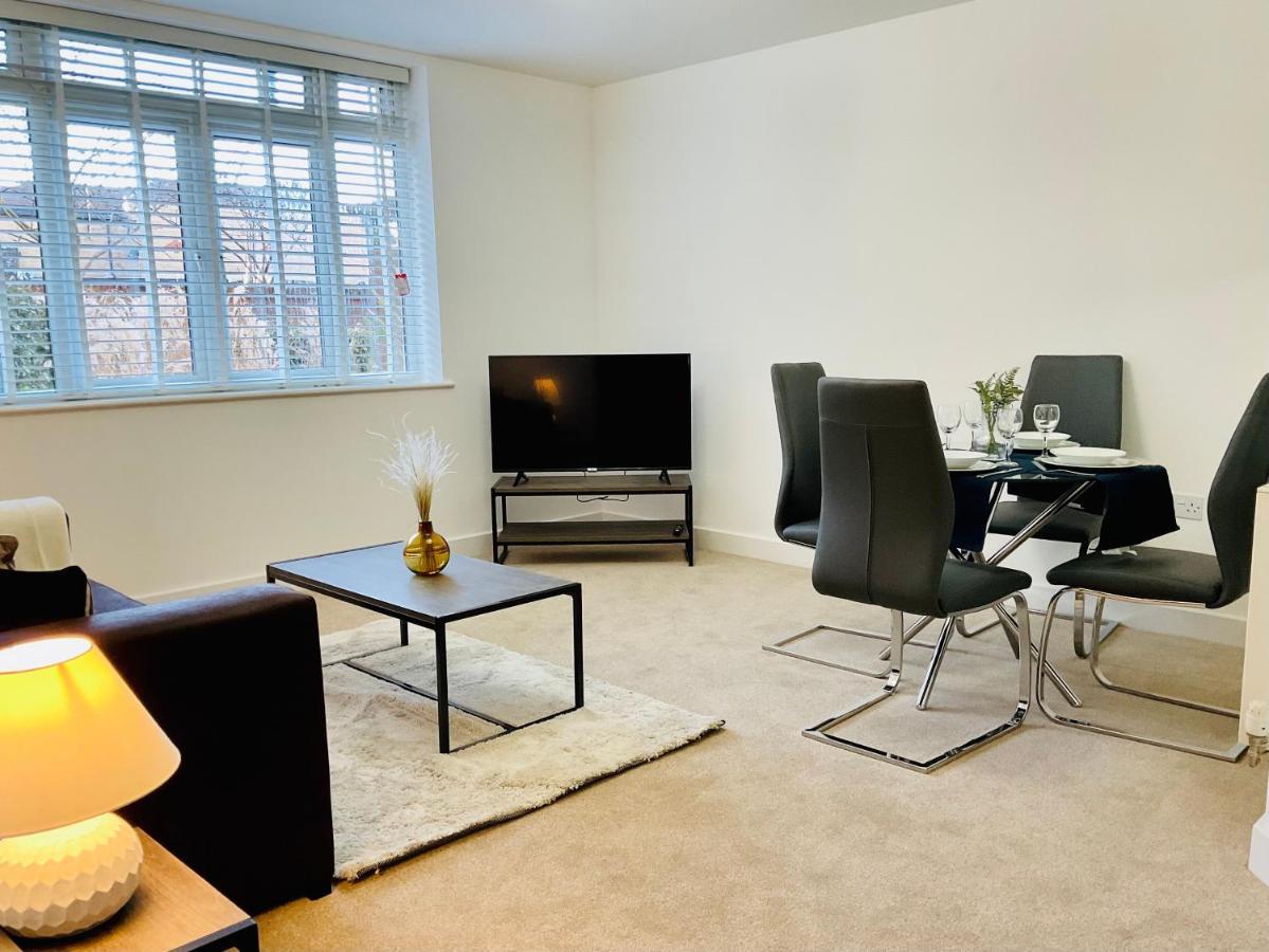 Апартаменти Modern 2 Bed Apt In Egham High Street, With Private Parking And Wifi Екстер'єр фото