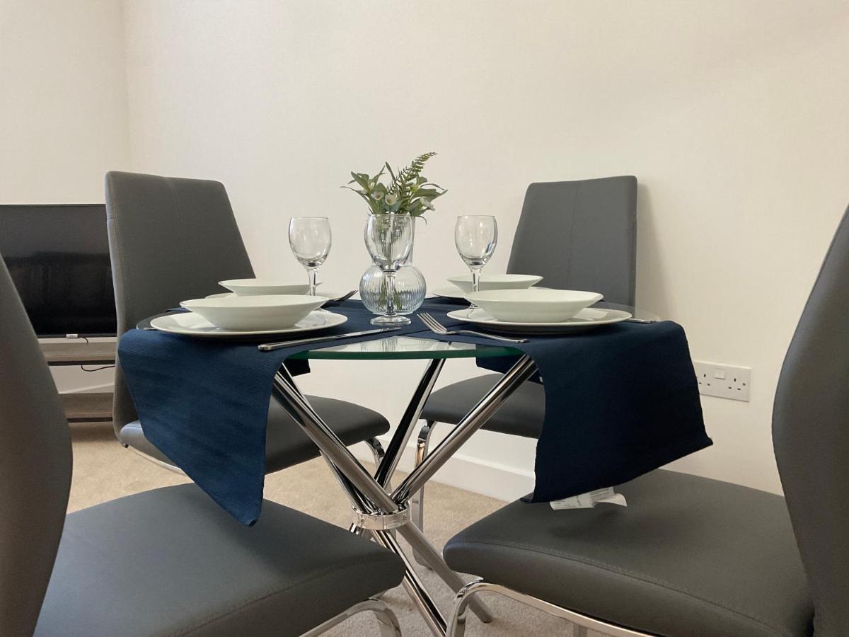 Апартаменти Modern 2 Bed Apt In Egham High Street, With Private Parking And Wifi Екстер'єр фото